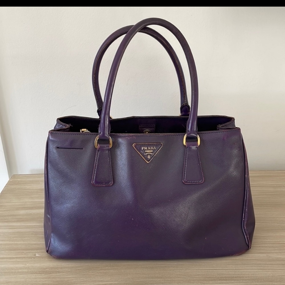 😁😁GIFTED😁😁 Designer PRADA SAFFIANO Leather Lux Tote - Picture 2 of 13